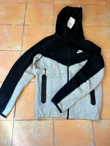 Nike tech