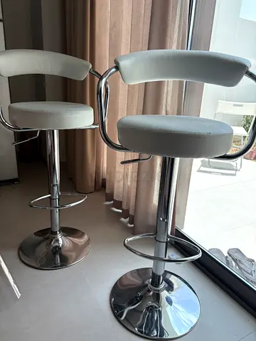 2 Bar Stools – Adjustable Height – Good Condition – Homes R Us