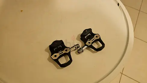 Cycling Clipless Pedals and cycling shoes