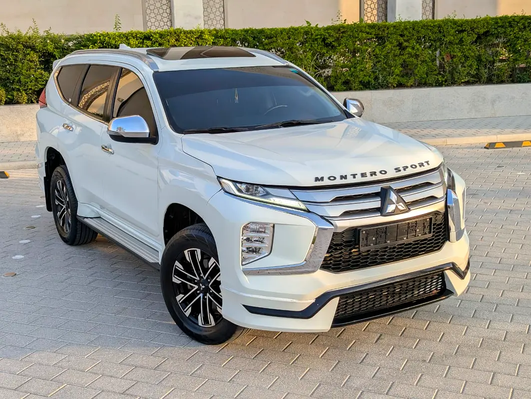 Mitsubishi Montero Sport 2023 — photo 1 of 20