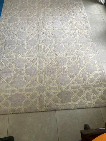 Light grey geometric patterned rug - good condition