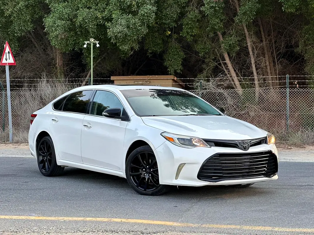 Toyota Avalon 2015 — photo 1 of 16