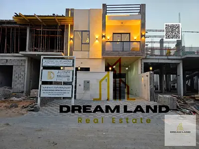 يشمل السعر رسوم التسجيل. منزل تاون هاوس رائع، يتكون من 3 غرف نوم رئيسية مع خزائن ملابس مدمجة وسطح في منطقة راقية.