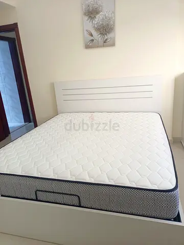 King size hydraulic bed with mattress in warranty- white, excellent condition