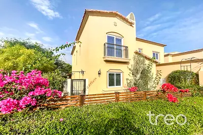 Rarely Available 5 bedroom family home in La Quinta