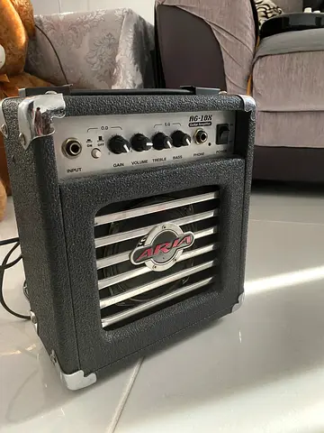 Aria AG-10X guitar amplifier perfect for practice