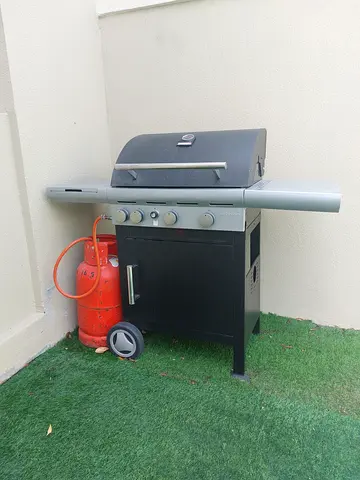 Used gas BBQ (brend: Barbecook) grill with propane cylinder - good working condition