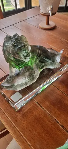 Showpiece crystal lion