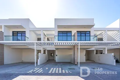 Backing Lake | Prime Location | Flexible Cheques