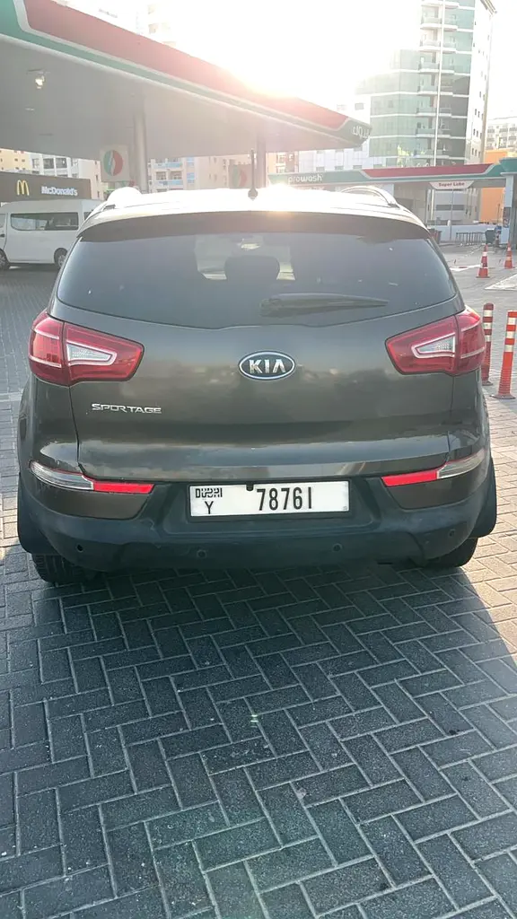 Kia Sportage 2011 — photo 1 of 11