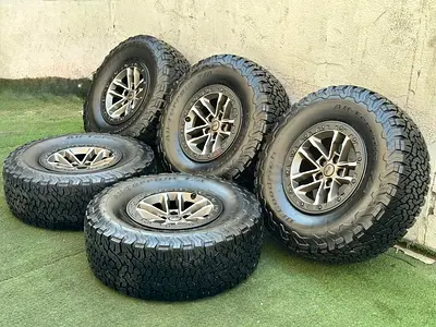 5x Takeoff 2024 Jeep 392 Rims + 315/70r17 Ko2