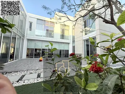 Luxury villa, prime location near the sea