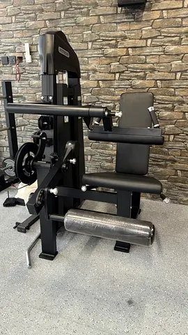 Leg extensions + Leg curl