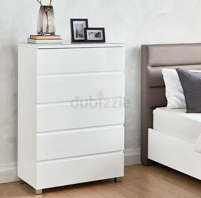 White Modern Chest of Drawers / Bedside Cabinet