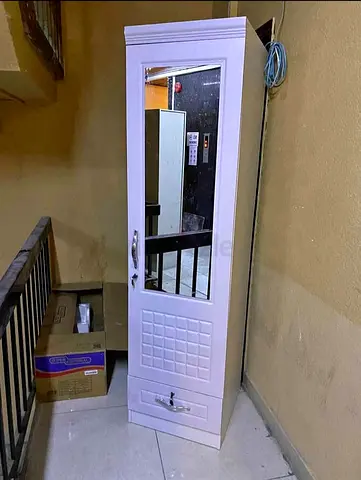 Single door cupboard