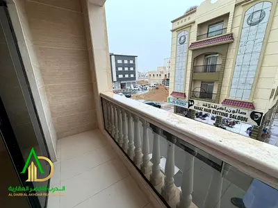 استوديو للإيجار السنوي عجمان منطقة العالية موقع مميز على شارع الشيخ محمد بن زايد، قريب من مخرج دبي والشارقة مساحة مناسبة مطبخ منفصل حمام بتشطيب عصري
