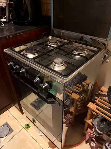 Used freestanding gas oven and stove - good working condition