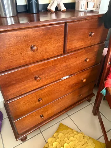 Solid Wood Chest of Drawers - 4 Drawer Dresser in Good Condition