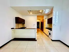 Seperate Living Area|Fitted Kitchen|Direct Access