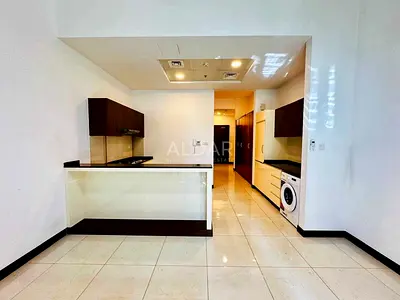 Seperate Living Area|Fitted Kitchen|Direct Access