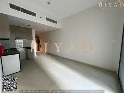 للإيجار السنوي أول ساكن: استوديو في مدينة الإمارات، شارع الشيخ محمد بن زايد، مساحة كبيرة، مطبخ شبه منفصل، مكيف مركزي، بلكون، حمام مميز
