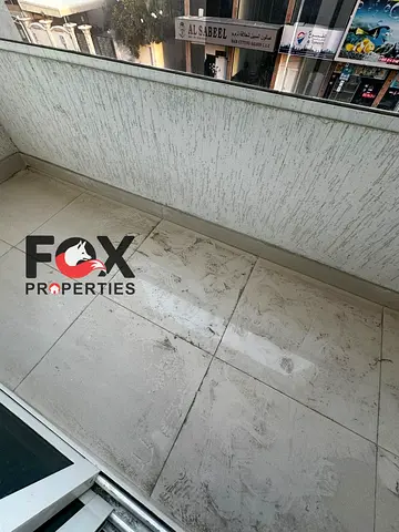 غرفتين وصالة في الروضة 2 غرفتين ماستر و3 حمام وبلكونة، تكييف مركزي، مساحات واسعة، موقع مميز قريب من الخدمات.