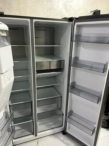 Large Double-Door Refrigerator / Freezer - Good Condition