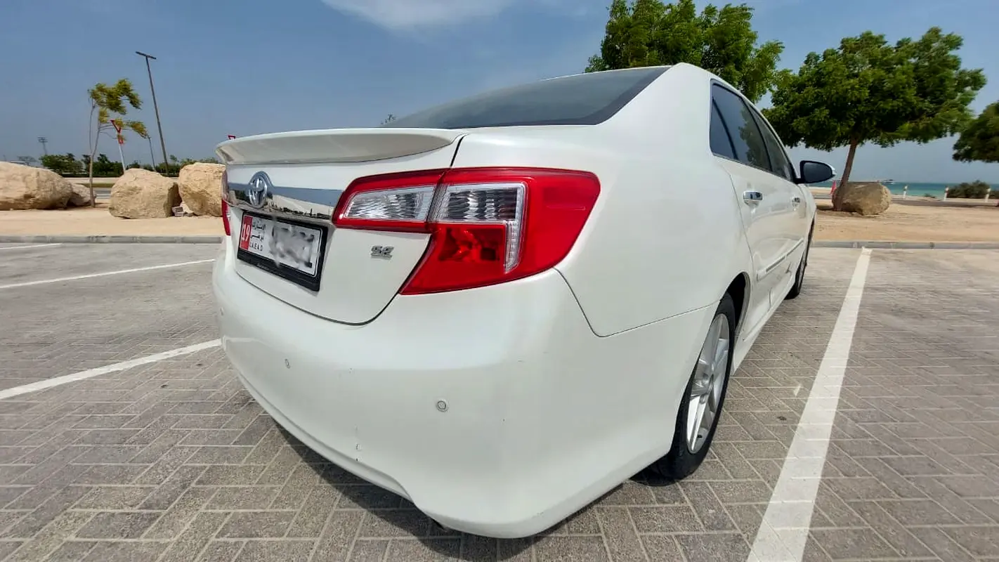 Toyota Camry 2013 — photo 1 of 9