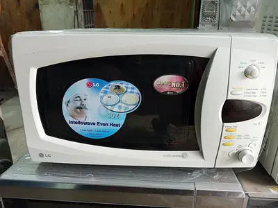 Microwave oven with grill