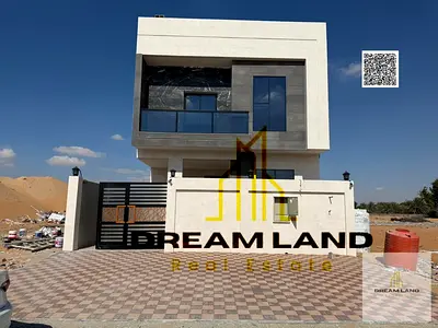 يشمل السعر رسوم التسجيل. منزل تاون هاوس رائع، يتكون من 5 غرف نوم رئيسية مع خزائن ملابس مدمجة وسطح في منطقة راقية.