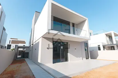 Single Row | Large Layout | Ready to Move-in