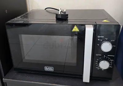 Black+Decker Compact Microwave Oven — Good Working Condition