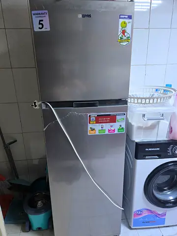 🧊 Used Geepas Double Door Refrigerator – 320L
Model: Geepas GRF3207SSXXN. Condition: Used - Good