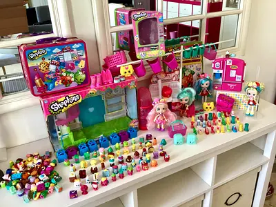 Big set of Shopkins toys