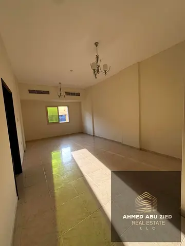 افخم وارقي واوسع شقه غرفتين وصاله في النعيميه 1 عجمان,بلكونه باطلاله مفتوحه,2 حمام,مساحه واسعه مناسبه للسكن العائلي,تأمين 2000كاش ,الدفع علي 4 دفعات