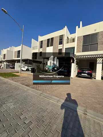 Huge 5Bedroom Plus Maid | Single Row | Prime Community | For Rent