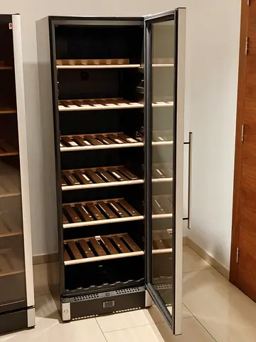 Vest frost wine cooler 220bottle capacity
