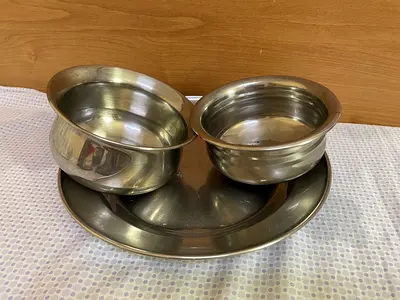 Set of 2 Stainless Steel Serving Bowls and Plate