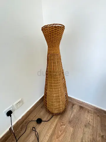 FLOOR LAMP