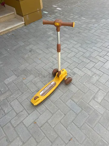 Kids 3-Wheel Scooter - Yellow, good condition