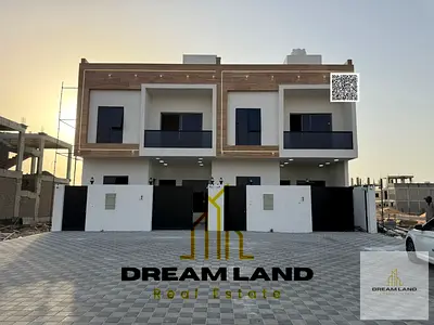 يشمل السعر رسوم التسجيل. منزل تاون هاوس رائع، يتكون من 5 غرف نوم رئيسية مع خزائن ملابس مدمجة وسطح في منطقة راقية.