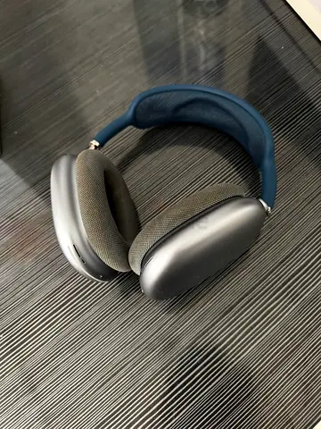 Apple headphone for sale