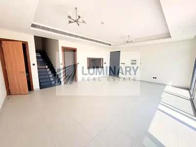 Spacious Villa | Road View | Well Maintained