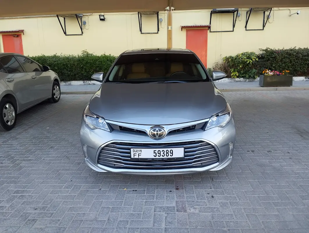 Toyota Avalon 2018 — photo 1 of 17