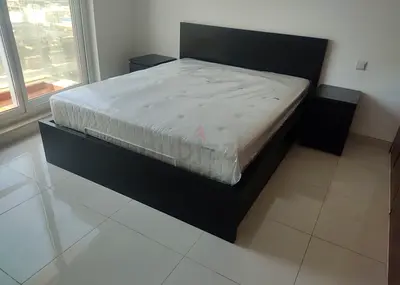 IKEA hydraulic king‑size bed (180 × 200 cm) with  IKEA mattress ✨