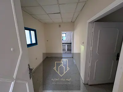 شقة مميزه 1 موقع حيوي 1 قريب من الخدمات 1 بالقرب من المدارس و الفنادق 1 تكييف اسبليت 1 روف هادي