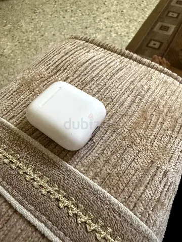 AIRPODS GEN 1 NOT WORKING BUT CONNECTING IPHONE.  JUST 30 AED