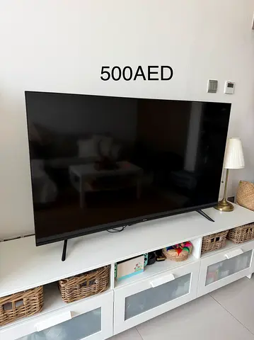 Hisense 55 inch smart TV in good condition - 500 AED
