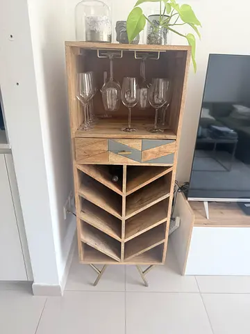 Wine cabinet