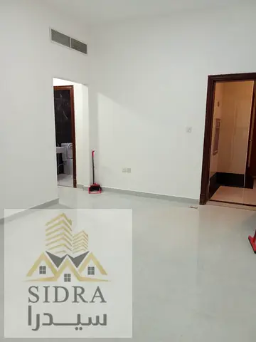 الشقة بمنطقة الراشدية3 عجمان قريب من اللولو ماركت وقريب محطه الباص تكييف مركزي